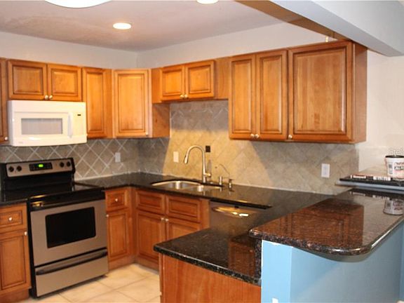 5th image of 22464 Lewiston Ave