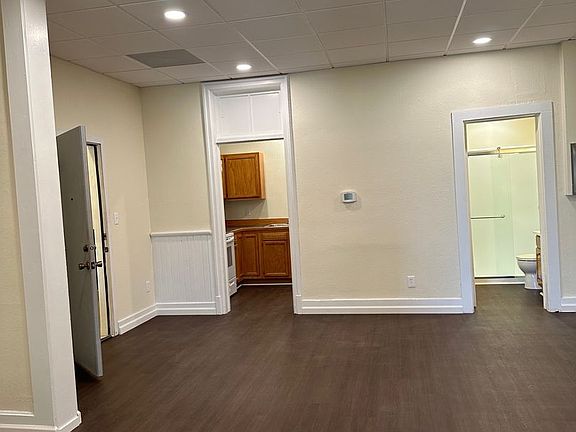 4th image of 321 Poyntz Ave #321