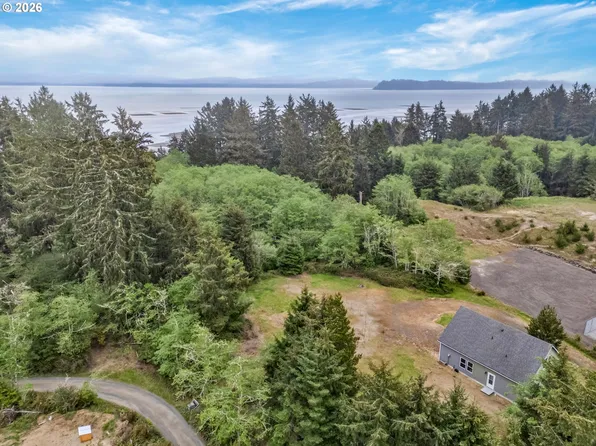 31330 Sandridge Rd, Ocean Park, WA 98640