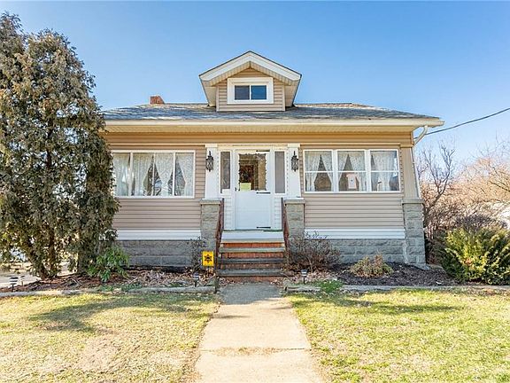 2nd image of 6552 Lake Ave