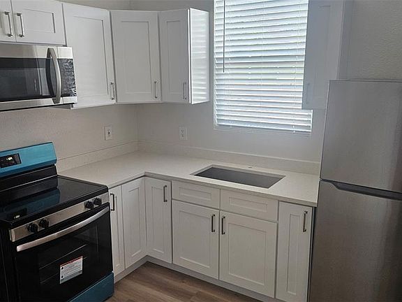 5th image of 2524 W Chestnut St