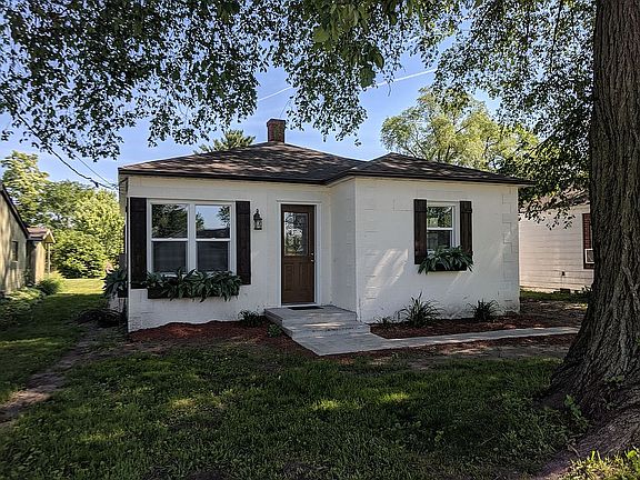 2nd image of 840 E Division St