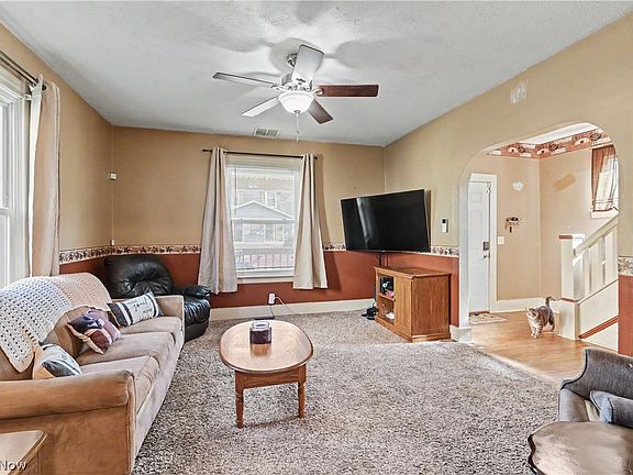 3rd image of 211 W Center St