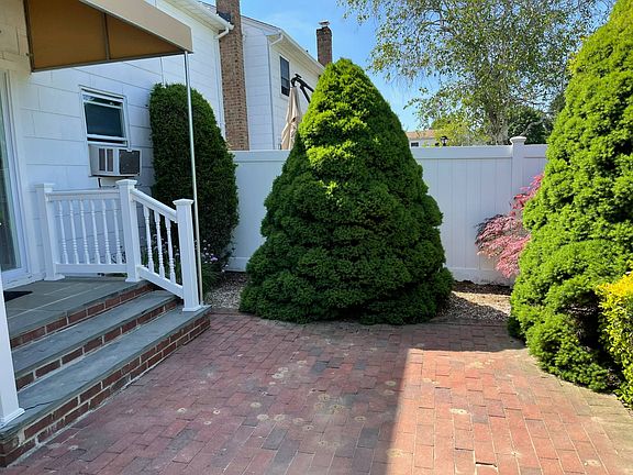3rd image of 5 Merrimac Ct