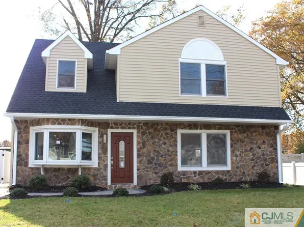 37 Brookville Rd, Edison, NJ 08817