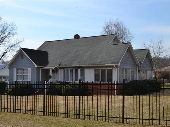 308 N 9th Ave, Mayodan, NC 27027