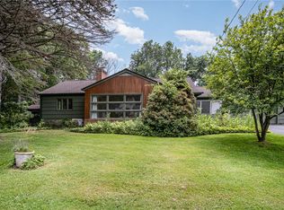 125 Country Ln, Penfield, NY 14526