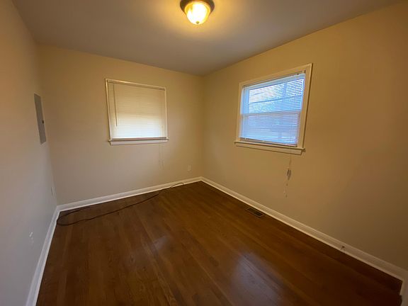 3rd image of 33 Winston Ave