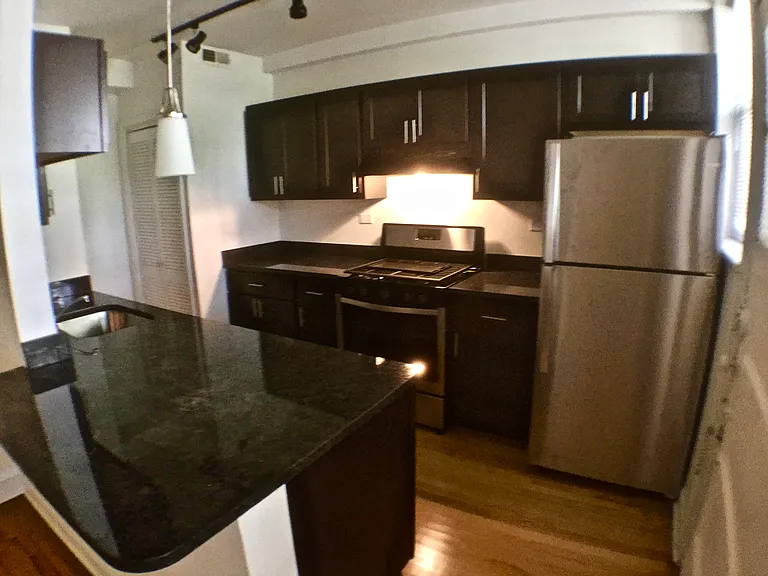 1902 W Berteau Ave #3 — Photo 7