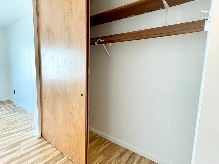 Escolier Apartments — Photo 37
