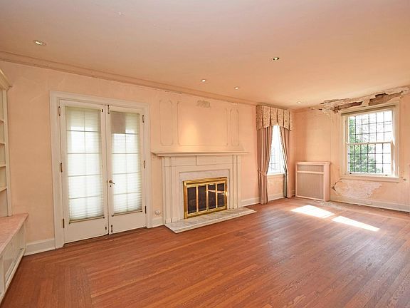 4th image of 3443 Manor Hill Dr
