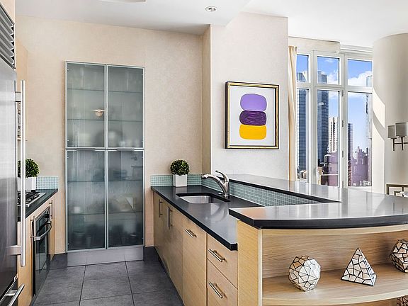 3rd image of 325 5th Ave APT 24H