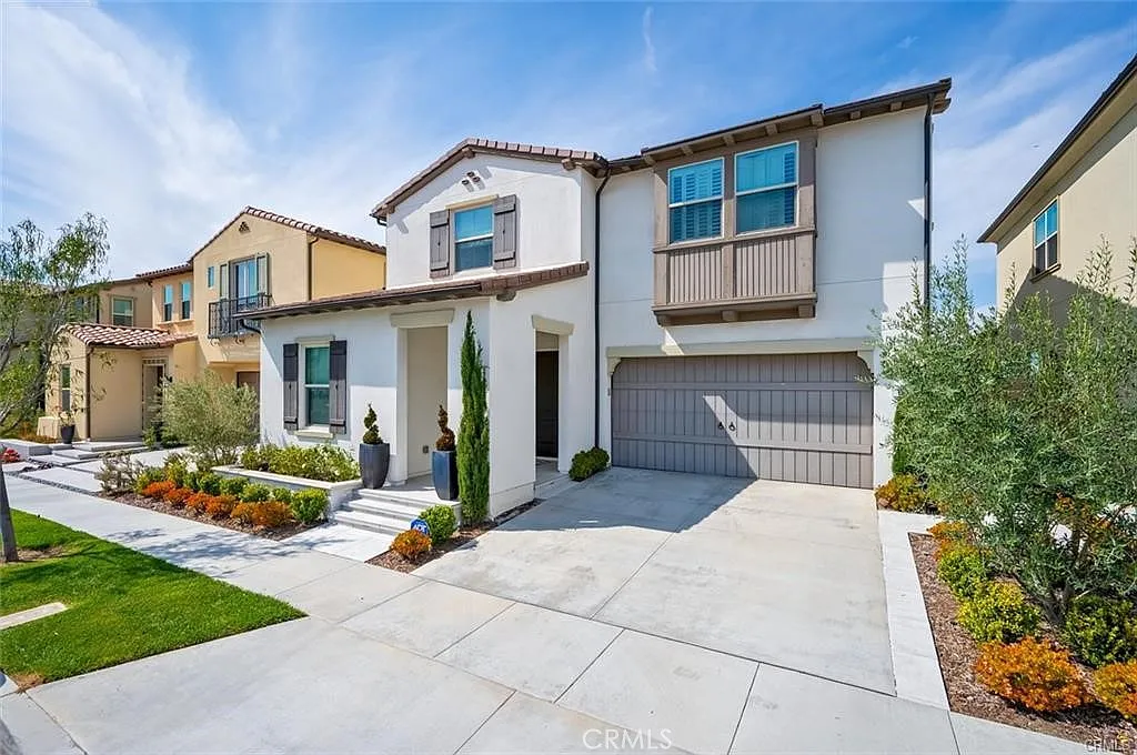 4 bed, 4.5 bath, 2987 sqft, $8,300 — Photo 2