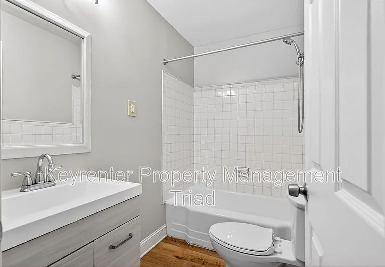 704 E Lexington Ave — Photo 6