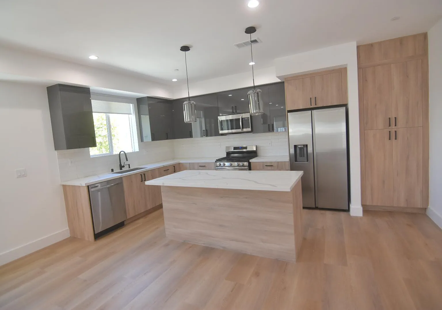 3 bed, $4,500 — Photo 2