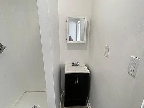 5th image of 129 E Roosevelt Blvd