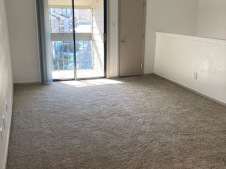 Quail Hollow Apartments — Photo 27
