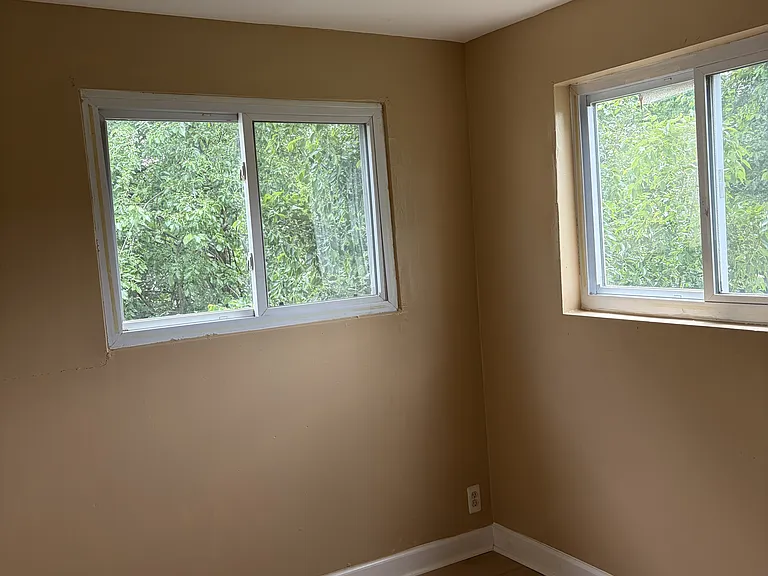8126 S Escanaba Ave #2 — Photo 8