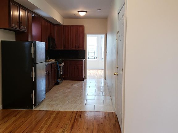 4th image of 45 Clarke Ave APT 2