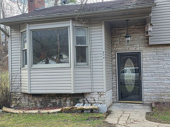 3rd image of 804 E 1st St