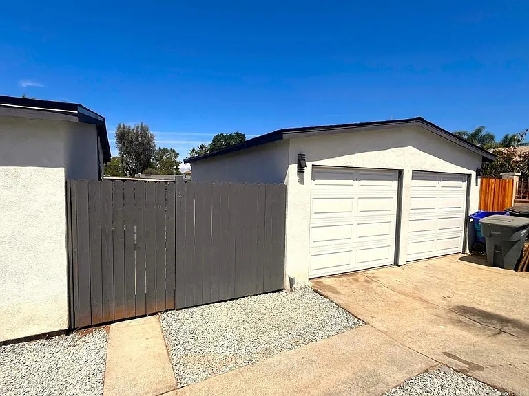 803 N Citrus Ave — Photo 4