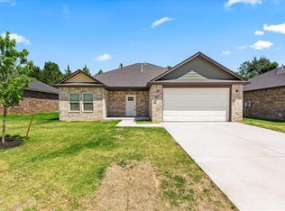 221 E Abbott Ln, Mustang, OK 73064
