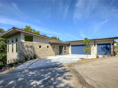 10500 Chateau Ln, Parkville, MO, 64152