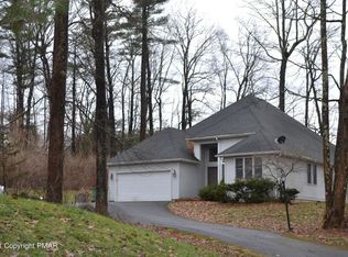 158 Indian Spring Dr, Stroudsburg, PA 18360