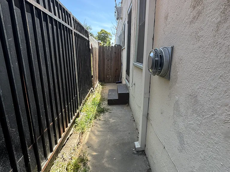 1205 Molino Ave #4 — Photo 10