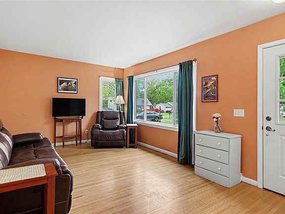 4th image of 880 Joran Dr