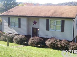 742 6th St, New Martinsville, WV 26155