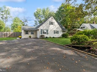 29 N Court Ln, Levittown, PA