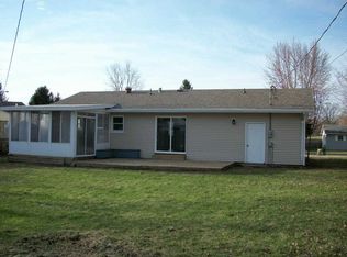 306 W Pickwick Dr, Syracuse, IN 46567