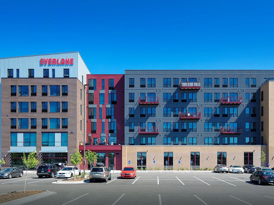 MODERN APARTMENTS AVAILABLE NOW