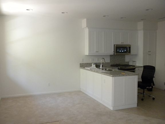 2nd image of 914 Grove Ct.