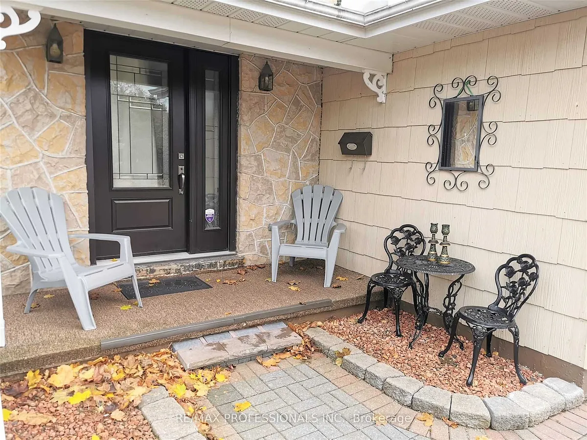 Building Photo - 77 Roseneath Cres