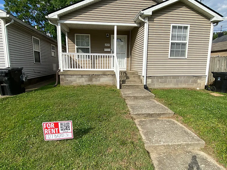 1727 Baird St — Photo 2