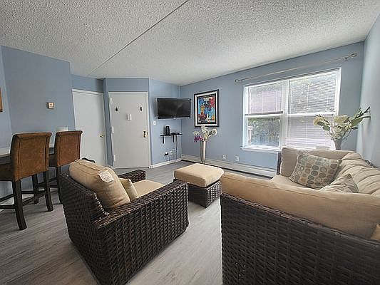 2nd image of 123 W 117th St APT 2