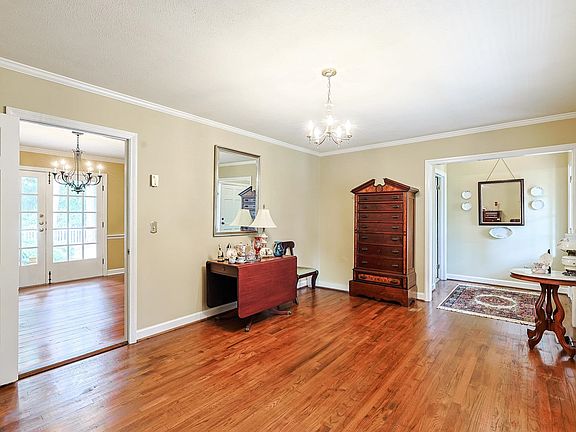 3rd image of 502 Burney St.