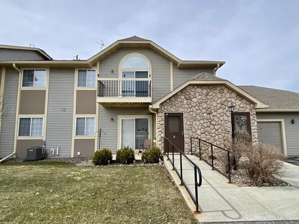 320 East Washington STREET #4, Slinger, WI 53086