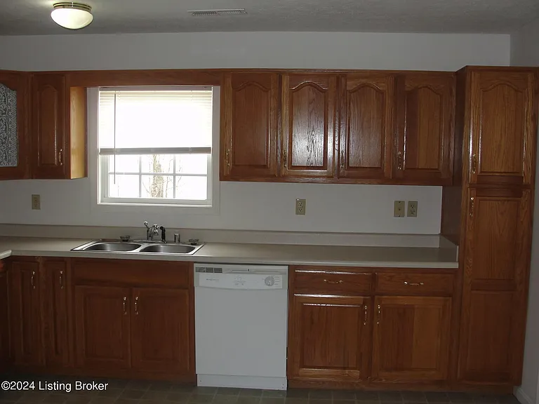 112 Laura Ln — Photo 4