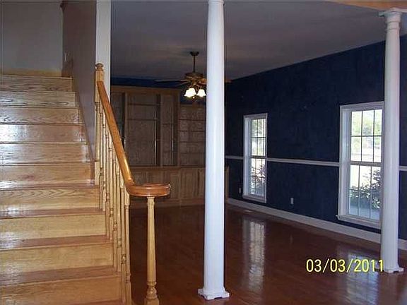 3rd image of 105 Hollis Ferry Ct