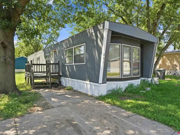 251 Alexander Rd, Lincoln, NE 68521
