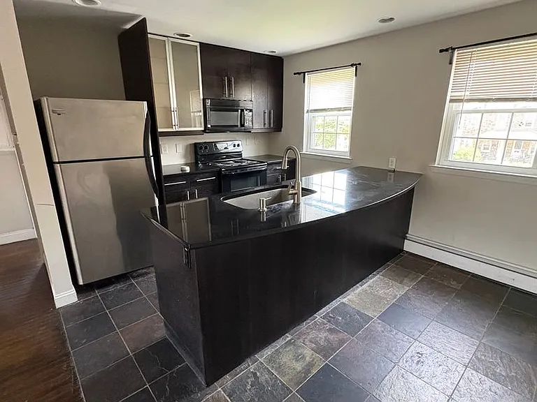 210 Trinity Ave — Photo 20