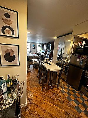 4th image of 120 Orchard St APT 4