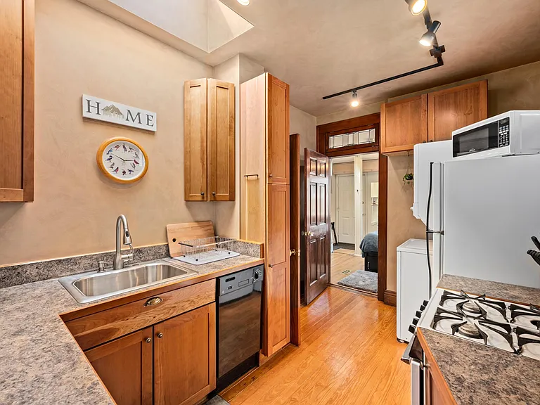 141 W Archer Pl — Photo 9