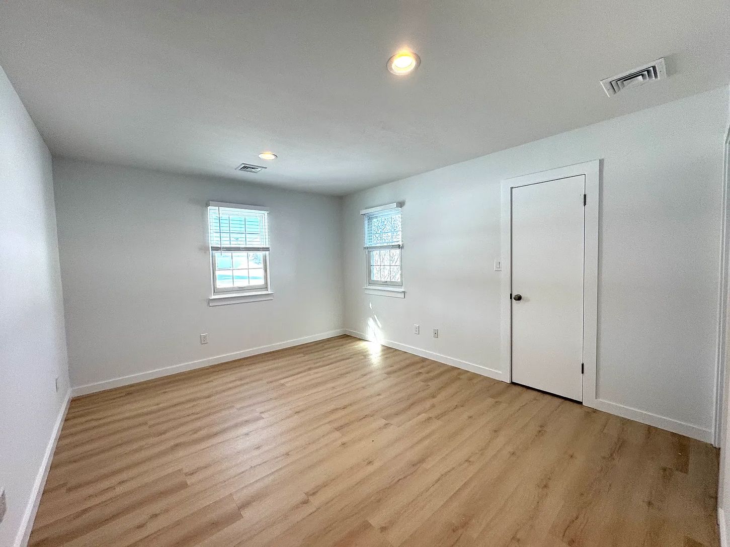  Primary bedroom with walk-in closet
