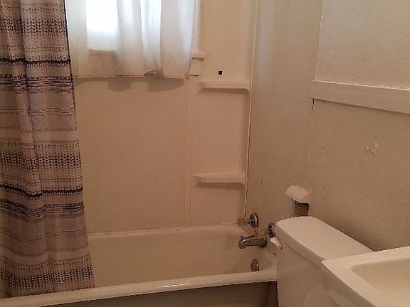 5th image of 707 W Ash St