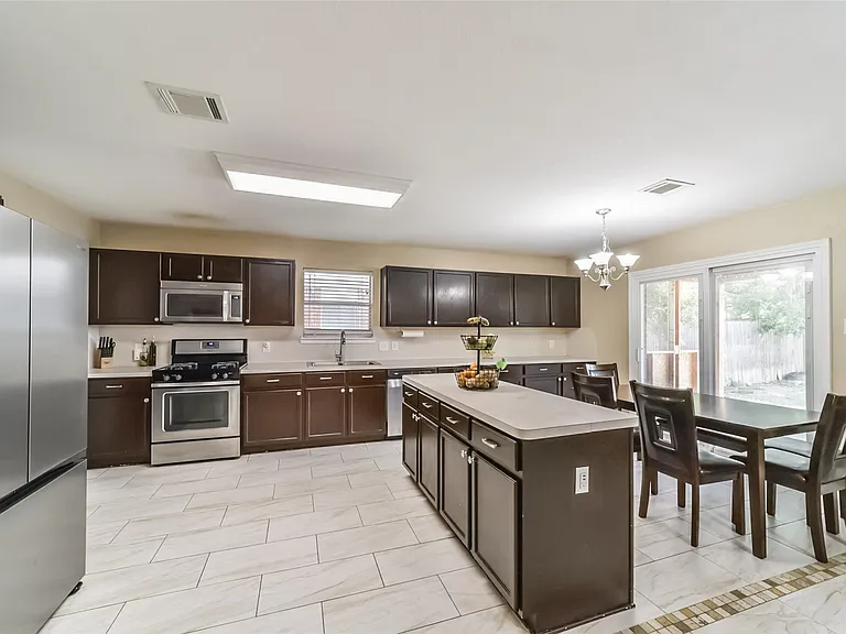 3818 Brook Garden Ln — Photo 16