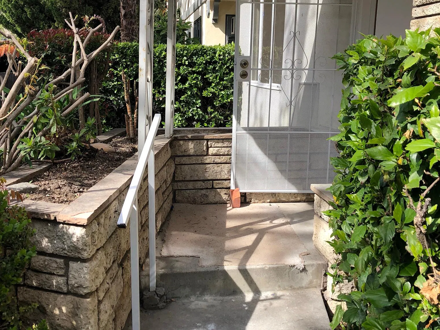 438 S Oakhurst Dr — Photo 3